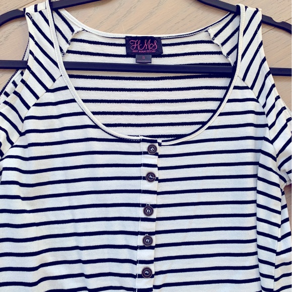 Striped Top with Cut Out Shoulder Detail - Picture 4 of 5